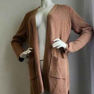 NWOT Brown Cardigan with ribbed detail in fall colors 🍂